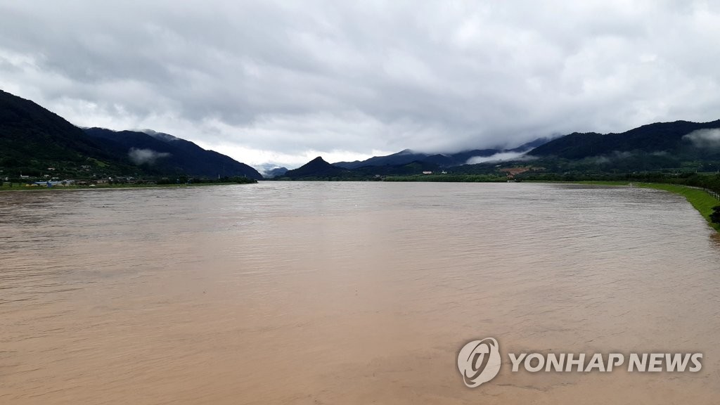 '아슬아슬' 수위 상승한 구례 문척교