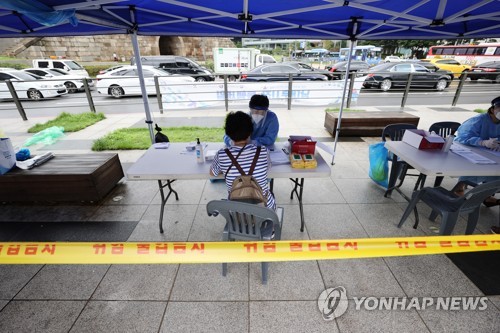 임시선별진료소 설치된 서울 남대문시장
