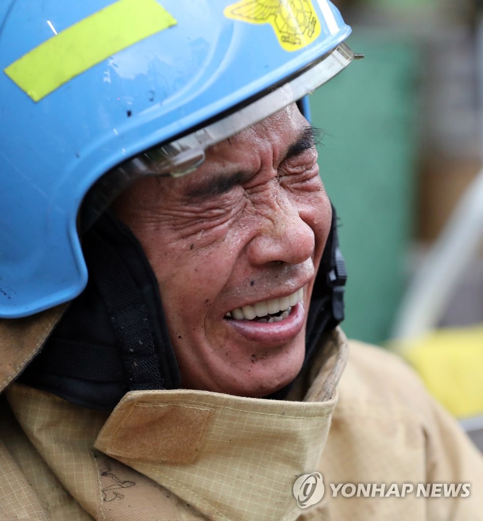 안도의 미소