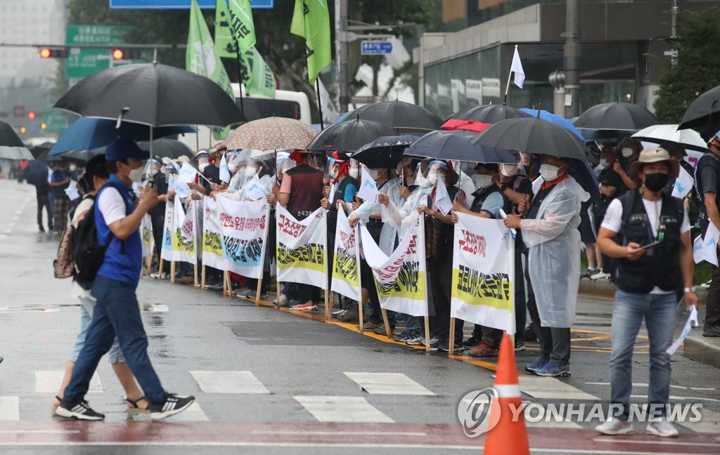 보신각 주변 곳곳에 모인 민주노총 조합원들