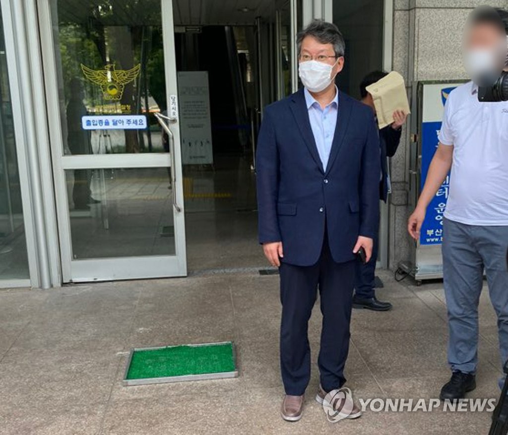 직무유기 혐의 피고발인 조사받은 변성완 부산시장 대행