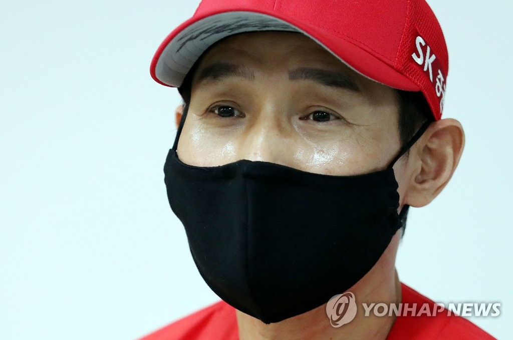 SK Wyverns' manager Youm Kyoung-youb speaks at a press conference before a Korea Baseball Organization regular season game against the LG Twins at SK Happy Dream Park in Incheon, 40 kilometers west of Seoul, on Sept. 1, 2020. (Yonhap)