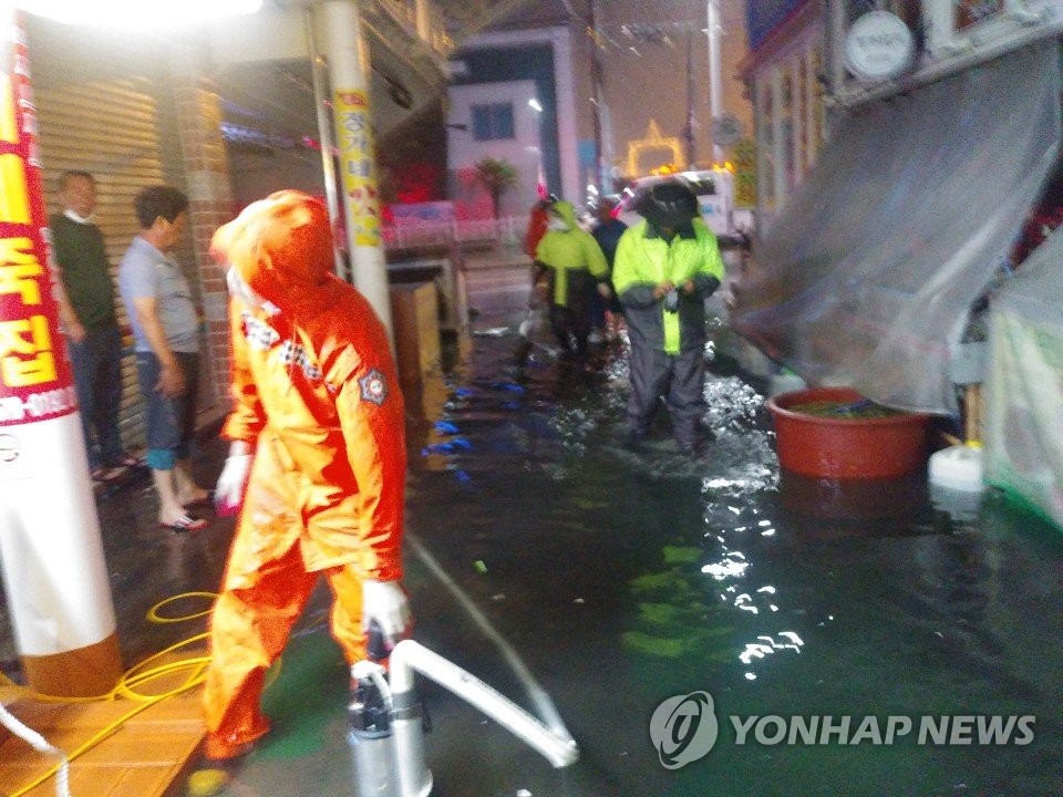 여수 수산시장 침수