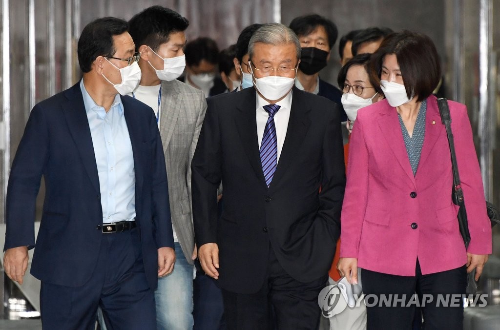 비상대책위원회의 참석하는 주호영·김종인·김미애