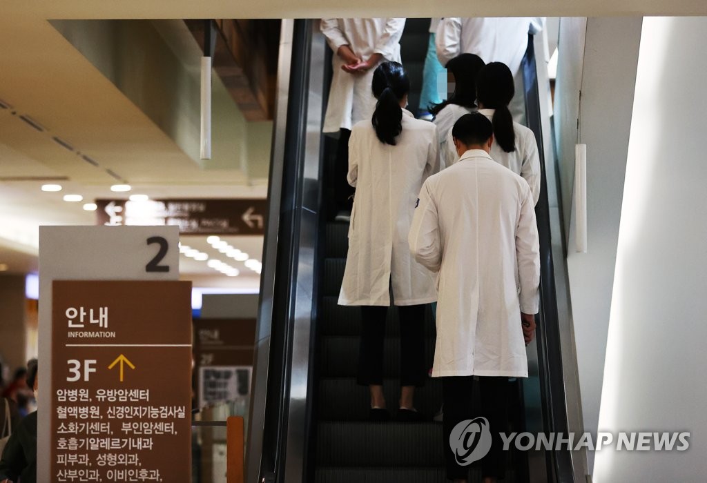 '파업 유보' 전공의 복귀