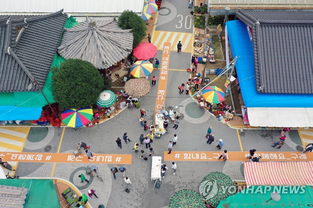 Traditional market reopens after recovery Traditional market reopens after recovery