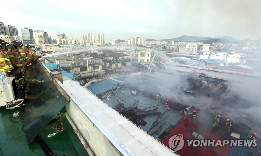 Fire hits traditional market Fire hits traditional market