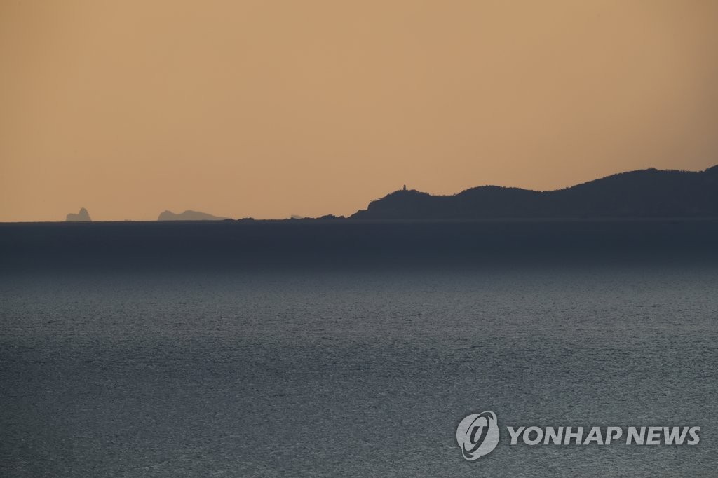 평온한 연평도 일몰