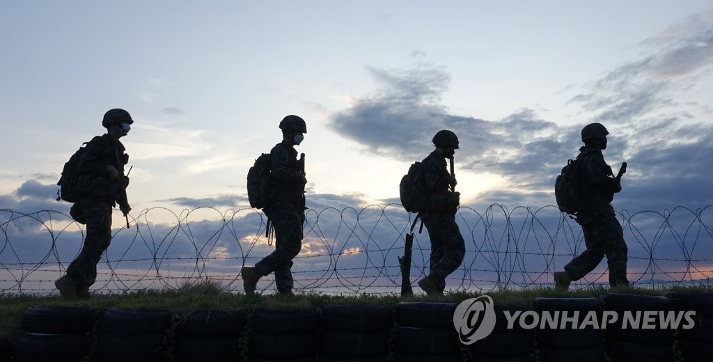 South Korean Marines patrol a beach of the western border island of Yeonpyeong on Sept. 25, 2020, amid tensions over North Korea's killing of a South Korean official in its waters on Sept. 22. (Yonhap)