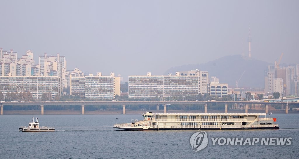유람선 끌어 옮기는 예인선