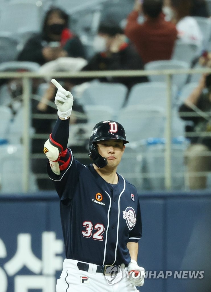 Kim Jae-hwan of the Doosan Bears celebrates his RBI single against the KT Wiz in the top of the fifth inning of Game 2 of the Korea Baseball Organization second-round postseason series at Gocheok Sky Dome in Seoul on Nov. 10, 2020. (Yonhap)