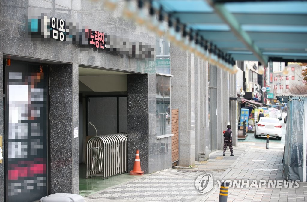 Noryangjin 'hagwon' street nearly empty amid coronavirus Noryangjin 'hagwon' street nearly empty amid coronavirus