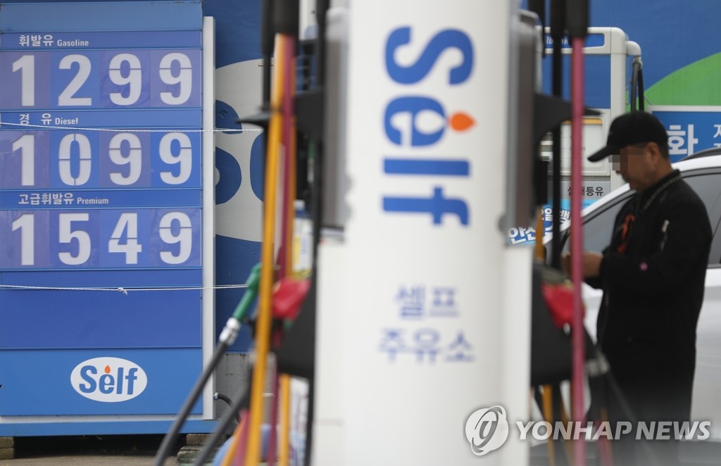 주유소 기름값 제자리걸음…휘발유 지난주보다 0.9원 내려