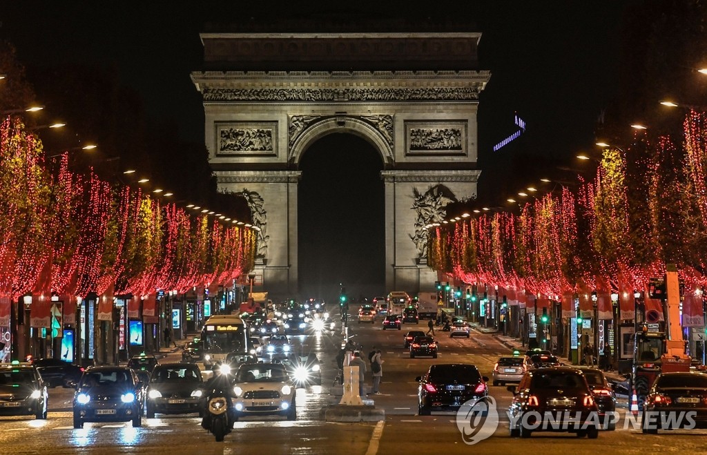 '코로나19 속 다가오는 크리스마스'…프랑스 샹젤리제 거리 점등식