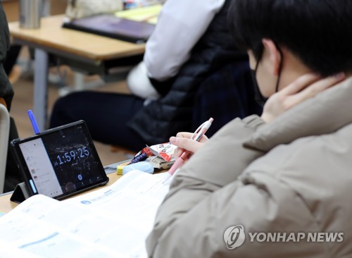 إجراء امتحان دخول الجامعات السنوي اليوم في ظل جائحة فيروس كورونا - 3