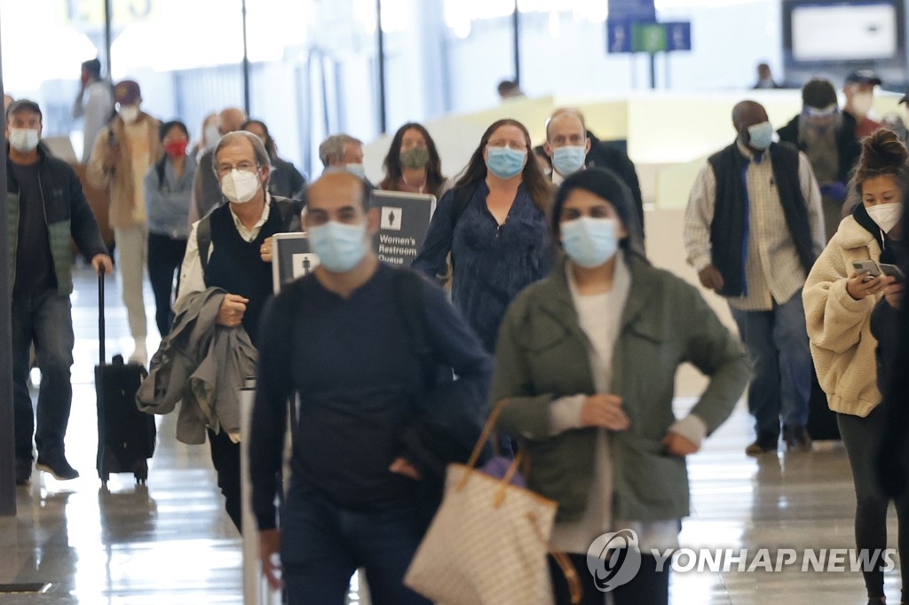미국 샌프란시스코 공항에 몰려드는 추수감사절 여행객들