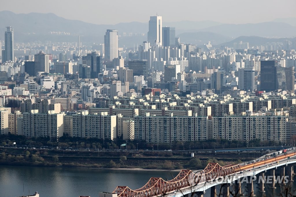 서울 매봉산에서 바라본 강남 일대 아파트 단지 모습
