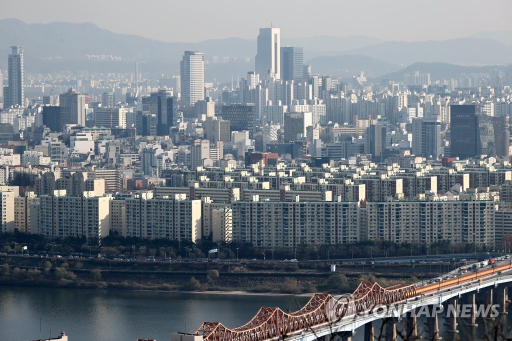 서울 매봉산에서 내려다본 강남 일대 아파트 모습