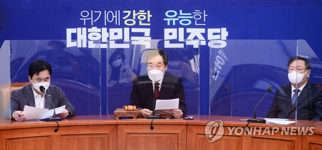 발언하는 이낙연 대표