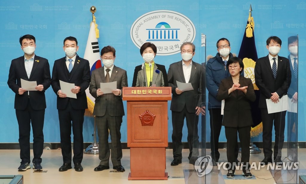 기자회견하는 민주당 법사위 위원