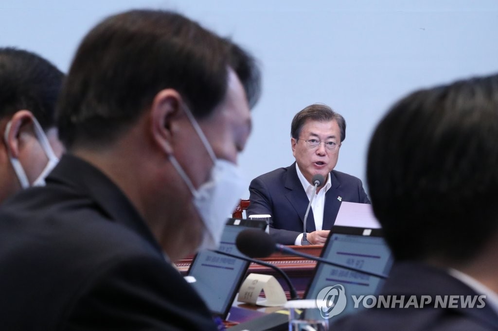 문 대통령, '윤석열 정직' 징계안 재가