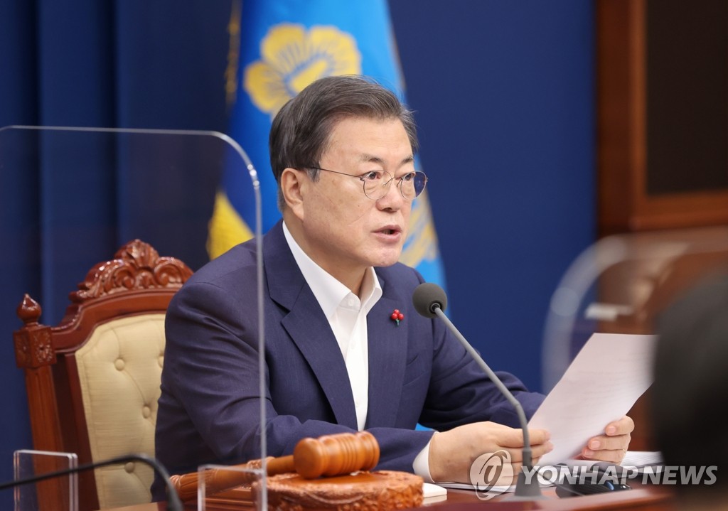 This file photo shows President Moon Jae-in speaking during a Cabinet meeting at the presidential office Cheong Wa Dae in Seoul on Jan. 5, 2021. (Yonhap)