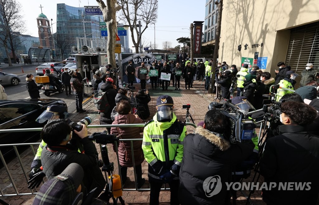 박 전 대통령 석방 요구하는 지지자들