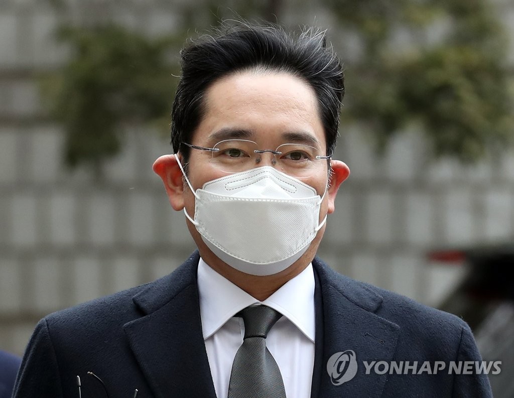 이재용, 국정농단 파기환송심서 징역 2년 6개월·법정구속
