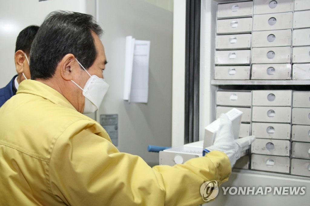 PM visits production facility for vaccine storage freezers
