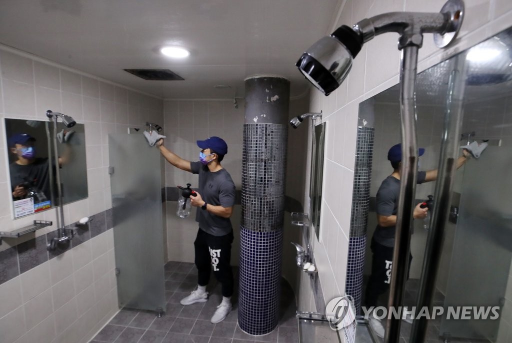 거리두기 유지속 완화된 것은…수도권 헬스장 샤워실 조건부 허용