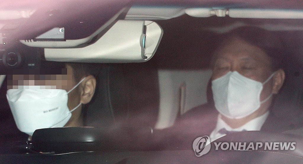 출근하는 윤석열 검찰총장