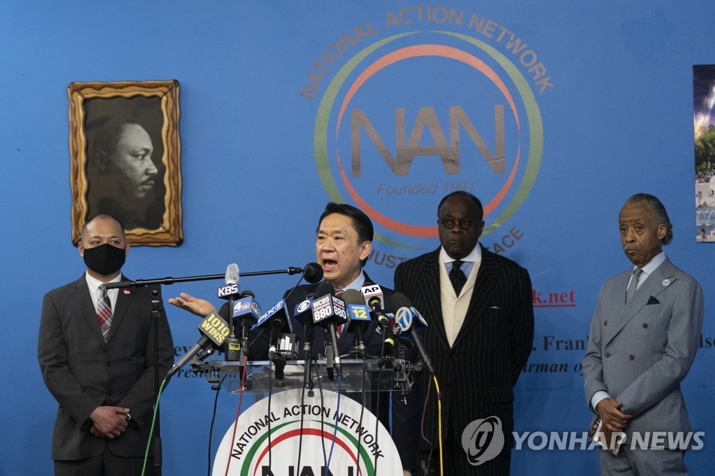 '아시아계 증오범죄 규탄' 회견하는 찰스 윤 뉴욕한인회장