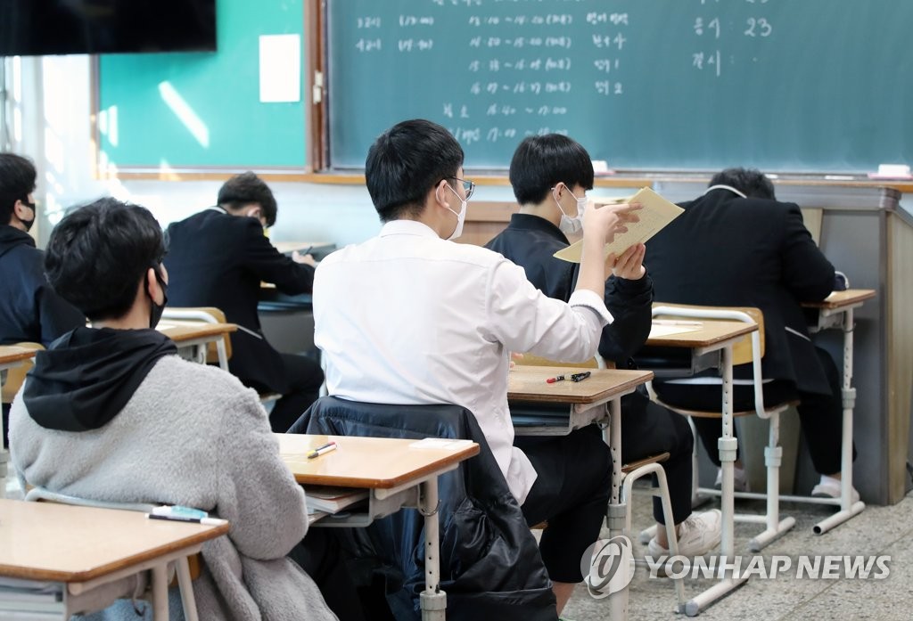 고3 학력평가 시작…긴장되는 순간