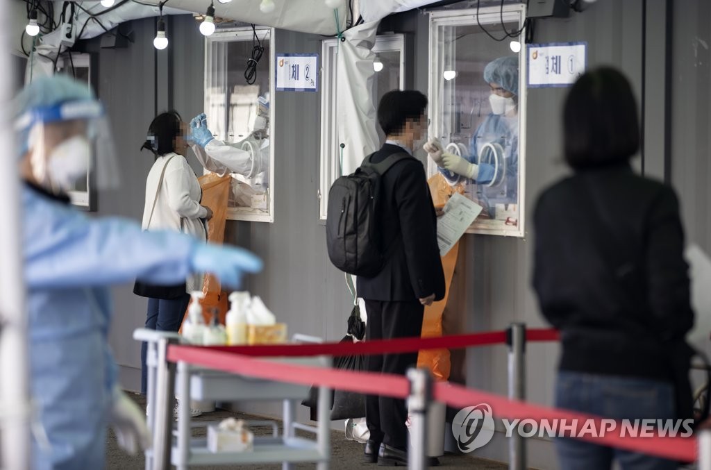 코로나19 검사받는 시민들