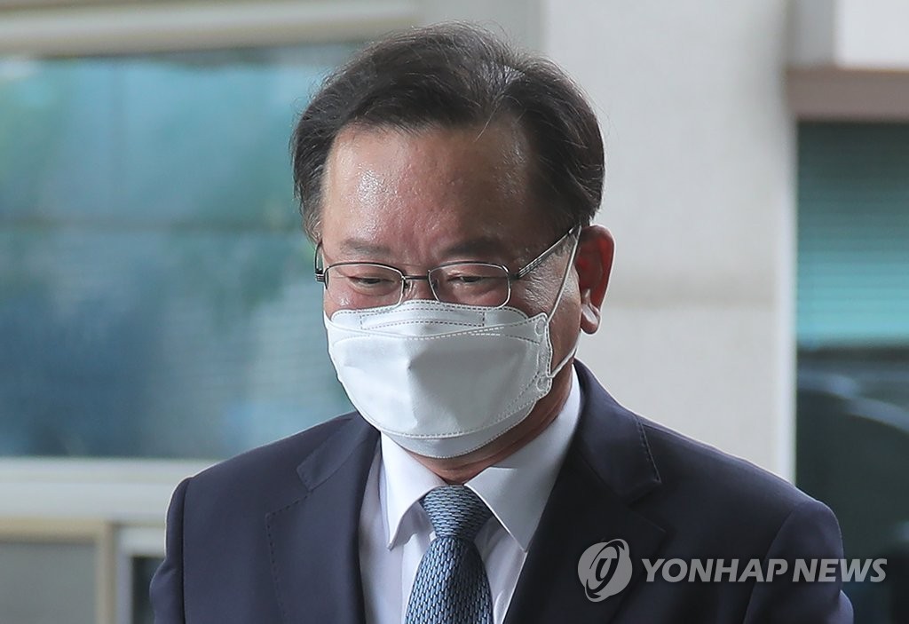 임시사무실 들어서는 김부겸 총리 후보자