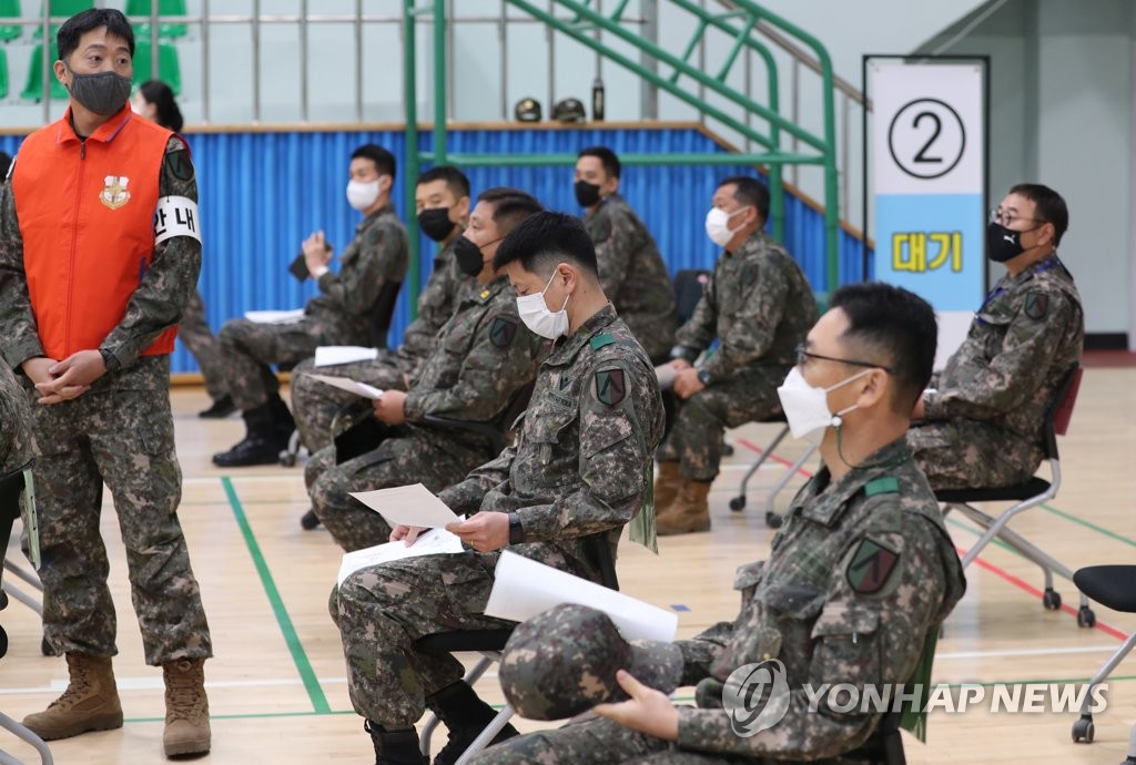 Soldiers wait to get vaccinated against COVID-19 at a military hospital in Seongnam, south of Seoul, on April 28, 2021. (Yonhap)