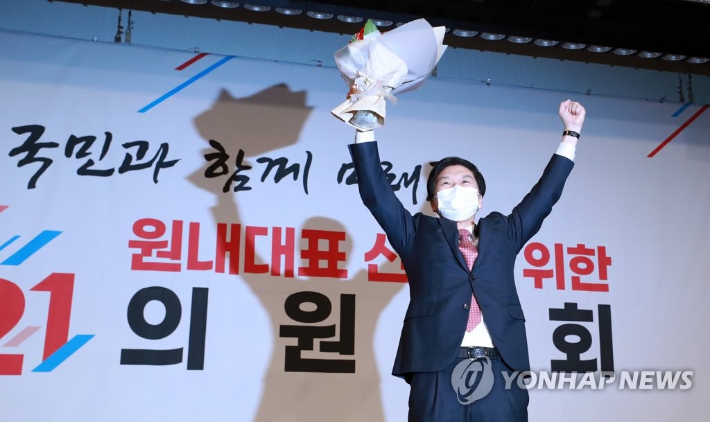 인사하는 국민의힘 김기현 신임 원내대표