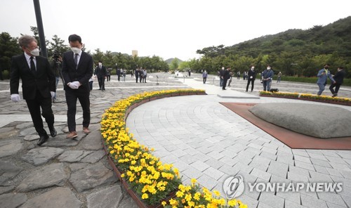 이재명 지사 노무현 전 대통령 묘역 참배