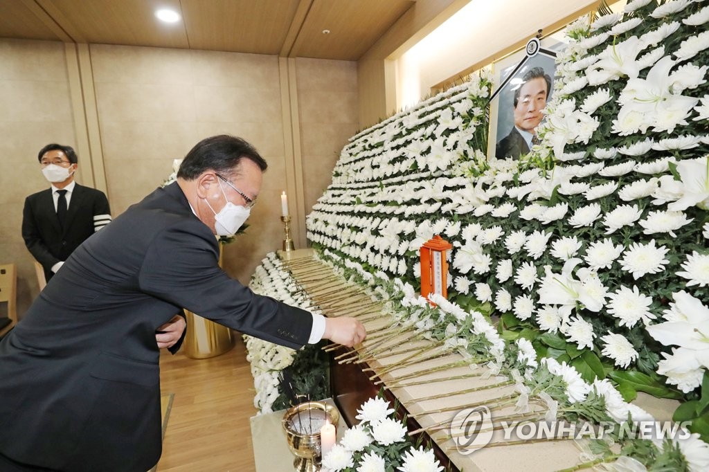 이한동 전 총리 빈소 찾은 김부겸 후보자