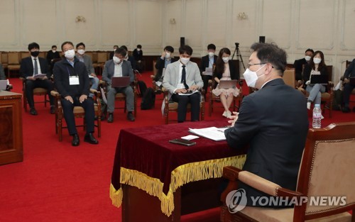 법조출입기자 간담회 참석한 박범계 법무부 장관