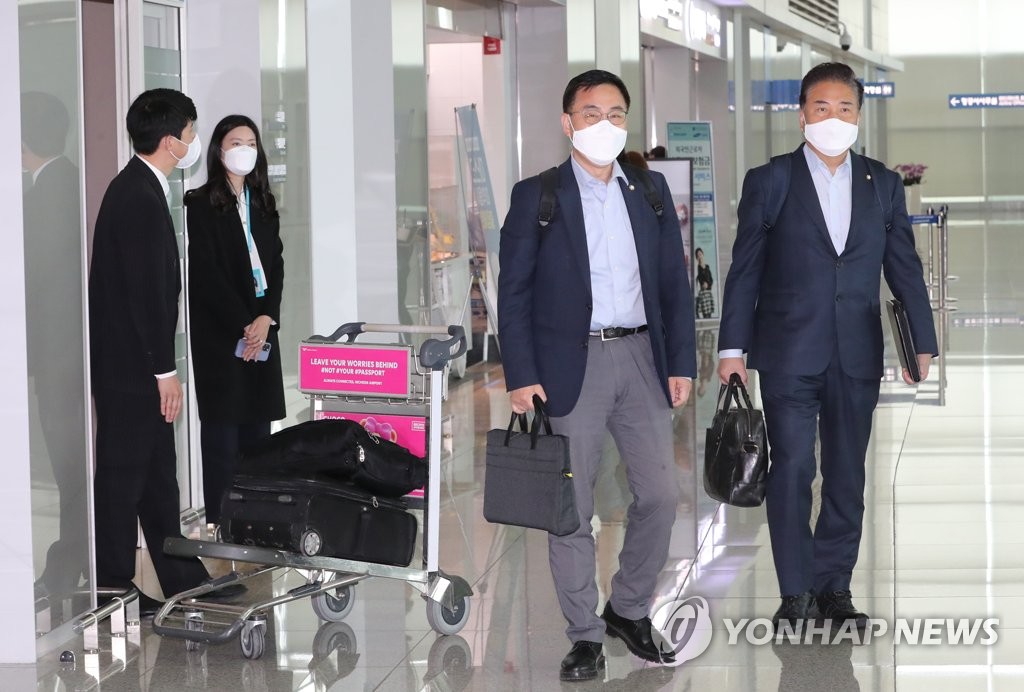 코로나 백신 확보위해 출국하는 국민의힘 박진.최형두 의원