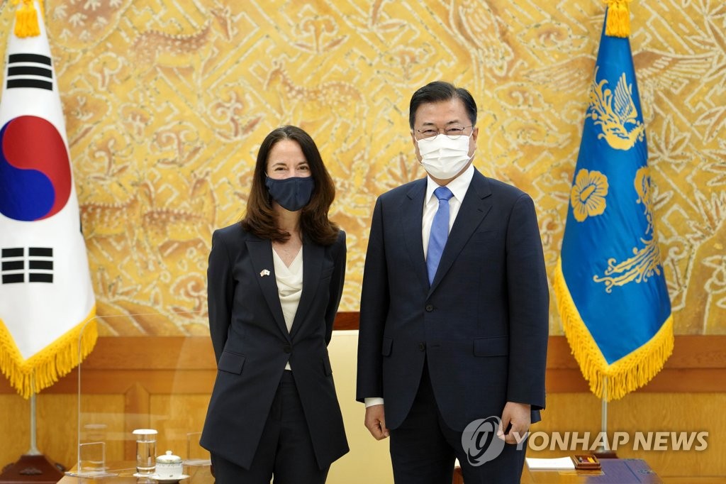 米情報長官と会談 米情報長官と会談