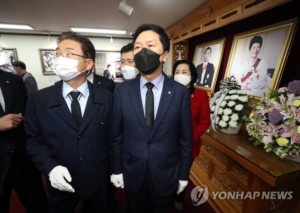 박정희 전 대통령 생가 찾은 김기현