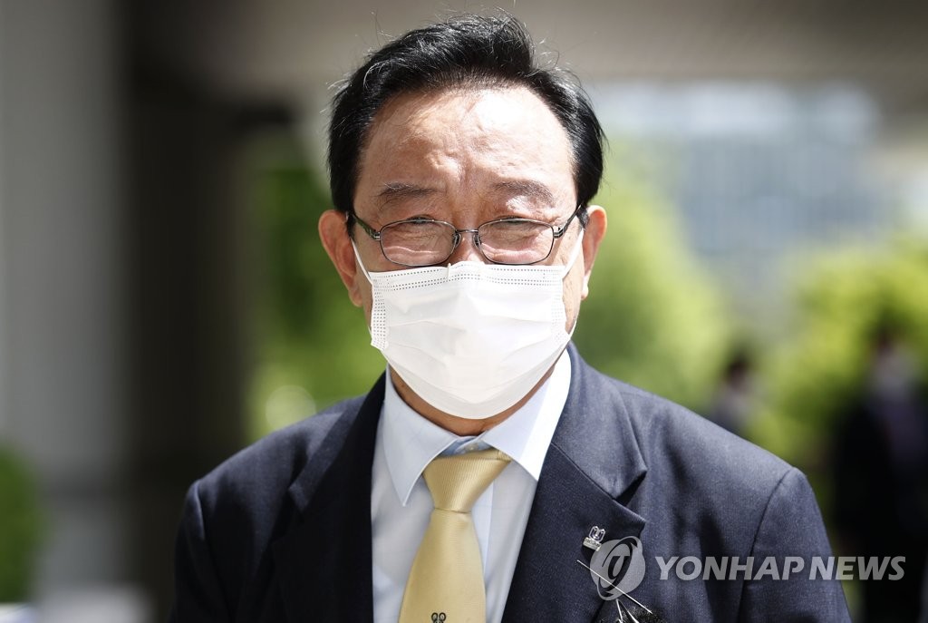 법정 향하는 송철호 울산시장