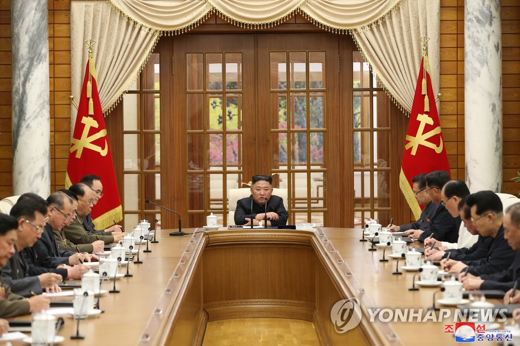 북한 노동당 정치국회의…김정은, 한 달만에 공개활동