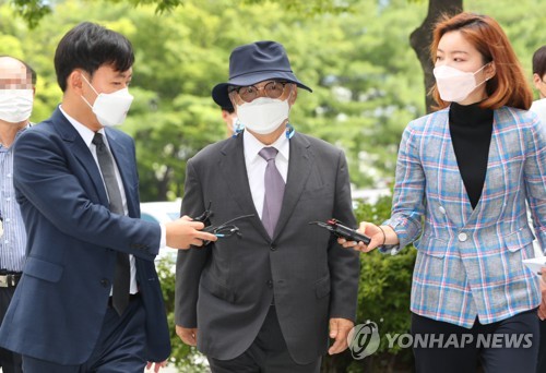 오거돈 '묵묵부답'