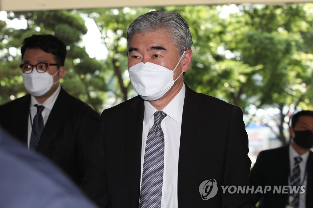 Sung Kim, U.S. special representative for North Korea, enters the government office complex in Seoul for a meeting with Unification Minister Lee In-young on June 22, 2021. (Yonhap)