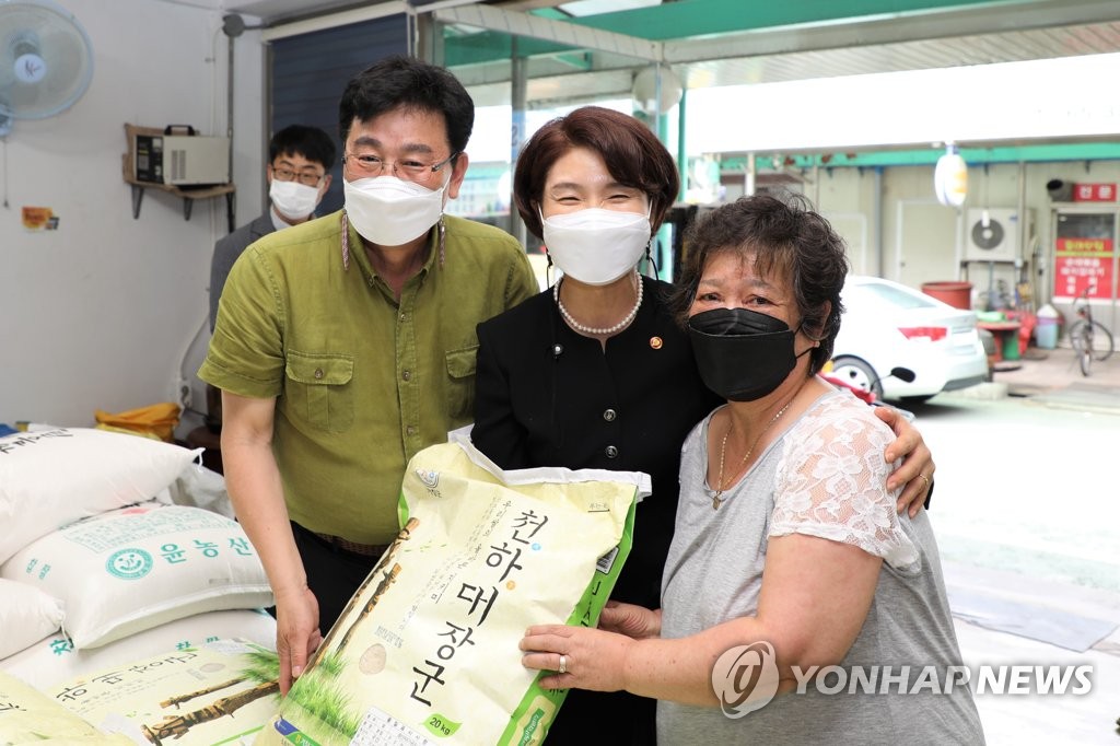 한정애 장관, '대한민국 동행세일' 동참