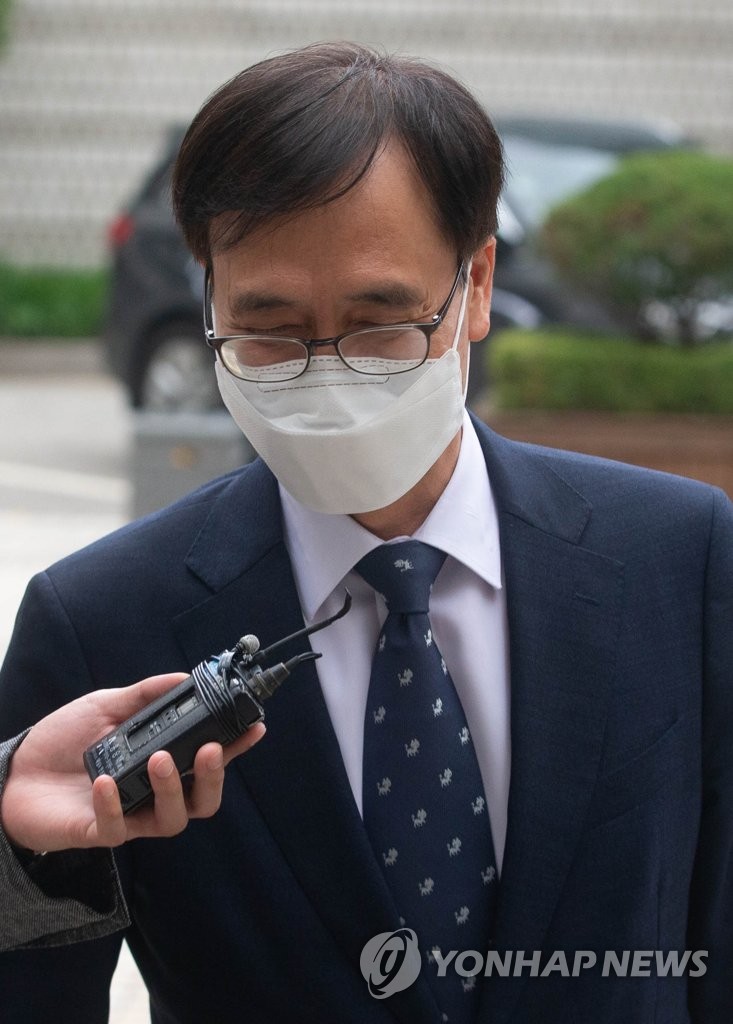 '독직폭행 혐의' 정진웅 차장검사 1심 결심 공판 출석