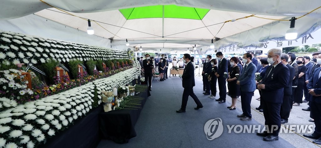추모객 맞이 끝낸 합동분향소